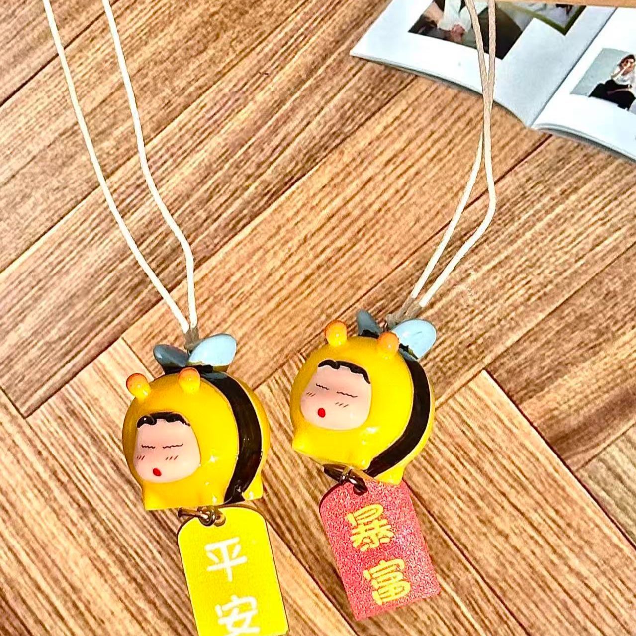 Crayon Shin-chan Bee Cosplay F - огляд і ціна Car Accessories Hanging