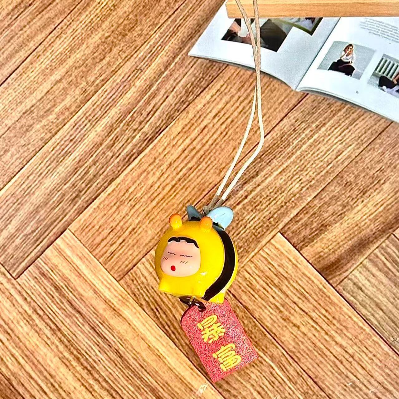 Crayon Shin-chan Bee Cosplay F - огляд і ціна Car Accessories Hanging