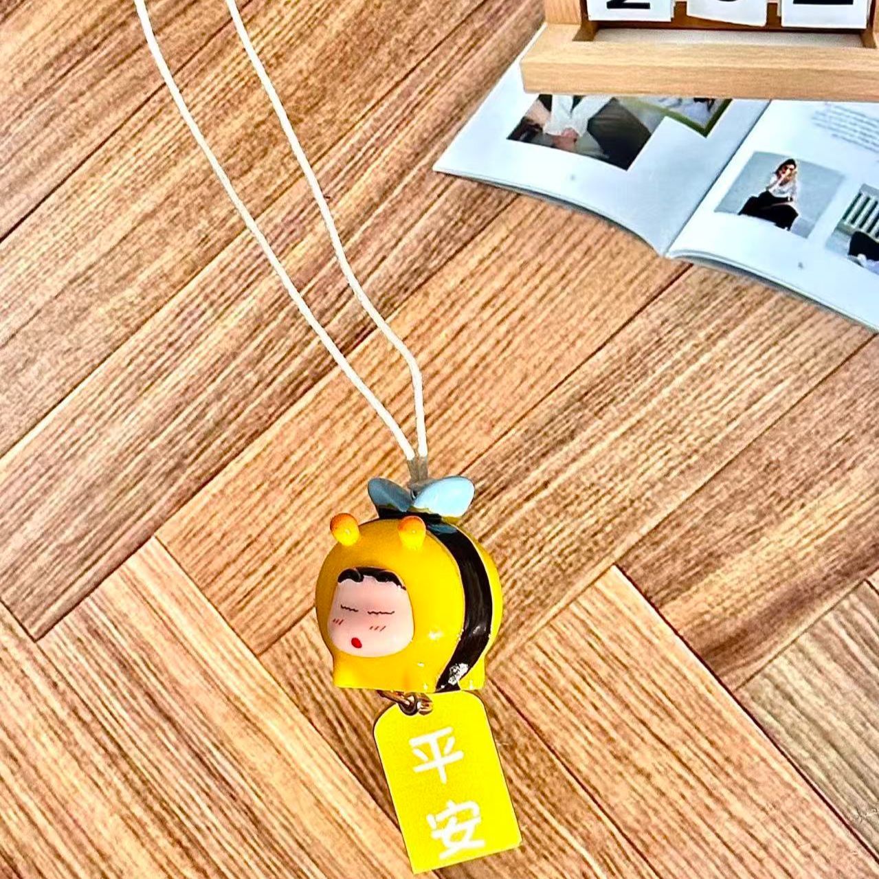 Crayon Shin-chan Bee Cosplay F - огляд і ціна Car Accessories Hanging